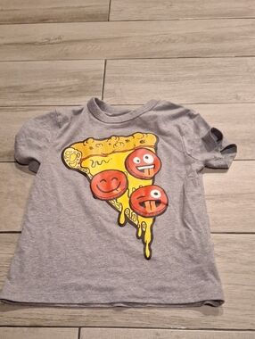 🦔The Children's Place Gray Tee with Cheerful Pizza Graphic🍋‍🟩
